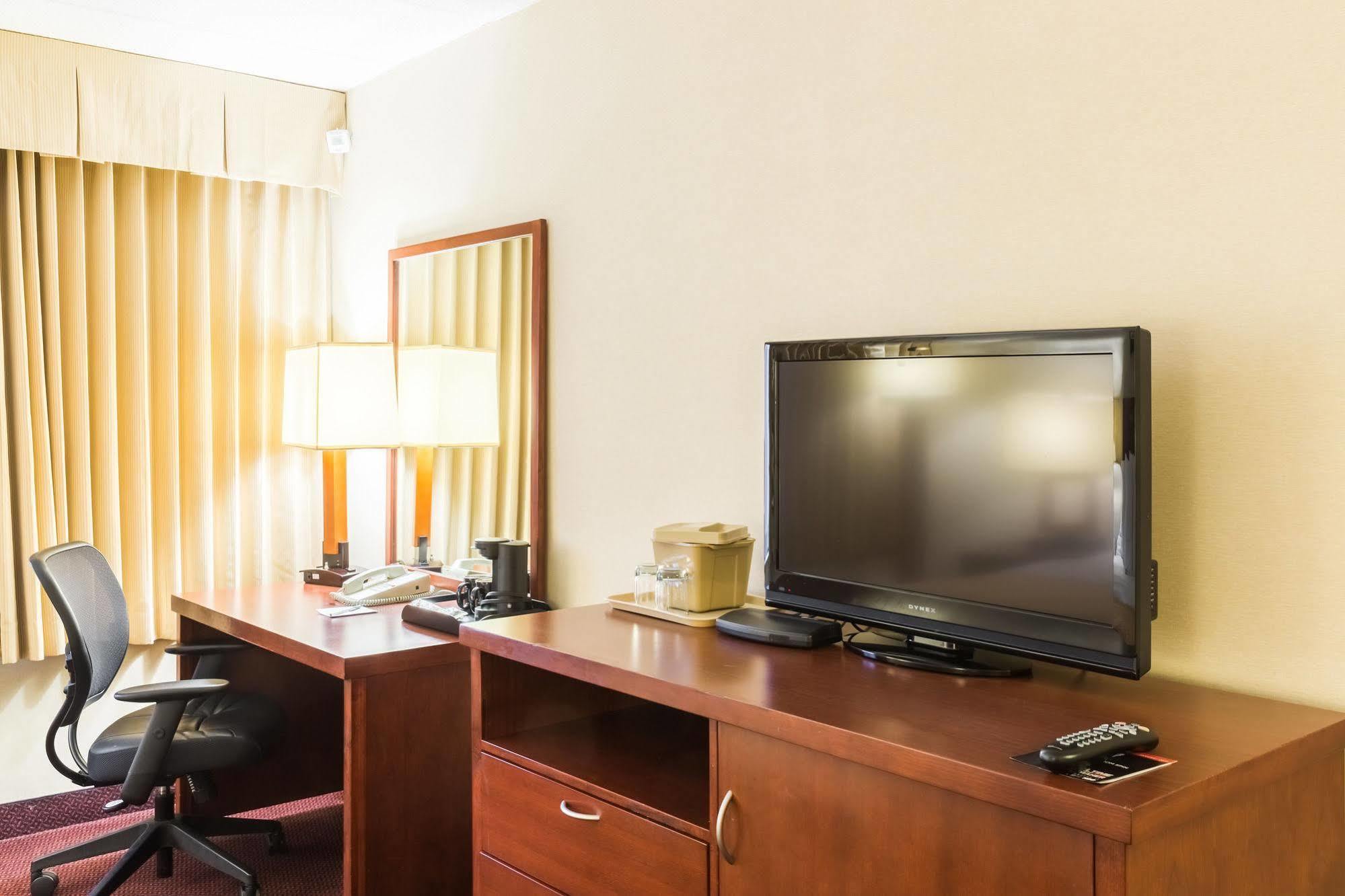 Clarion Hotel Somerset - New Brunswick Zewnętrze zdjęcie